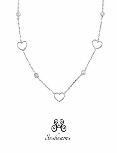 Collana con perle e cuori in argento rodiato